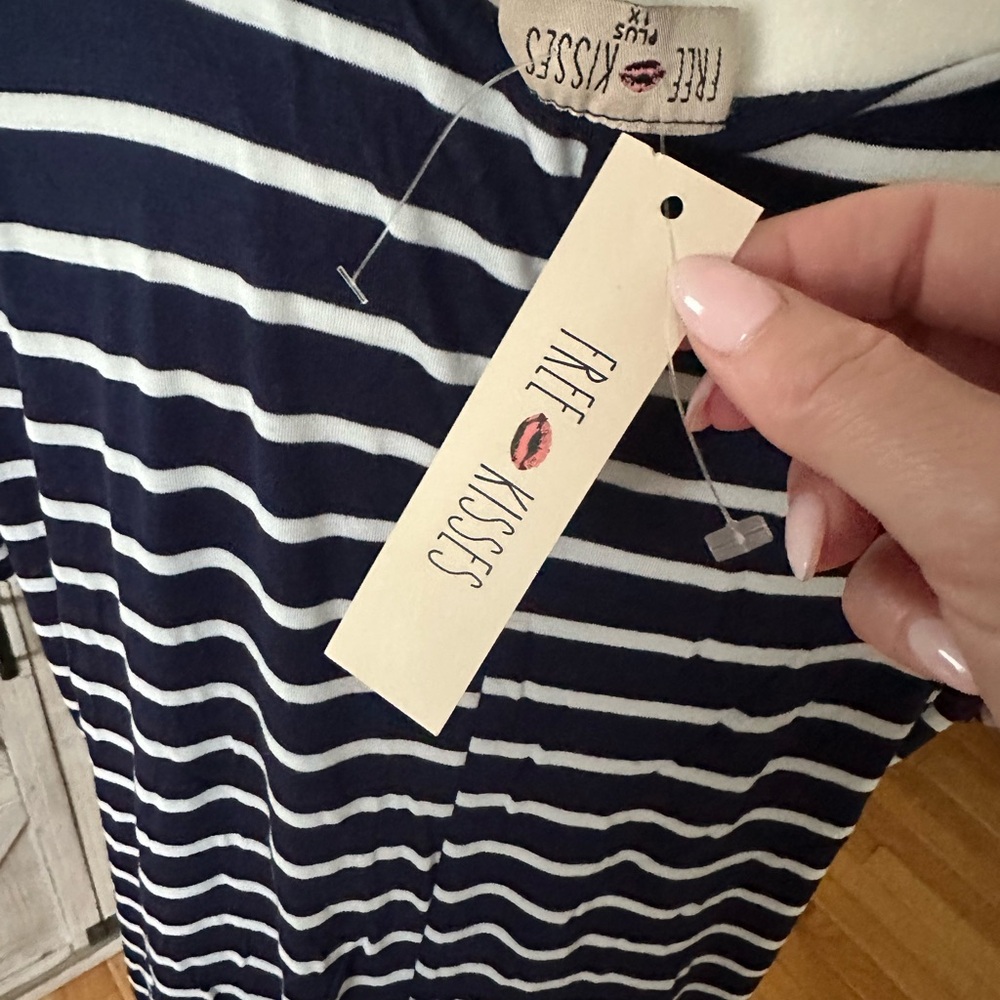 Free Kisses Nautical Striped Sequin Anchor Top - Navy and Gold Size 1X New! - Picture 4 of 4